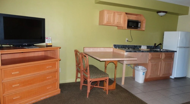 Четырёхместный номер Standard Budget Inn