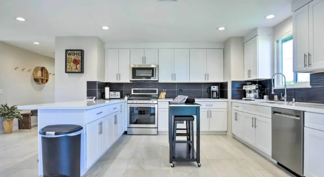 Коттедж Palm Springs Pad w/ Outdoor Kitchen + Views!