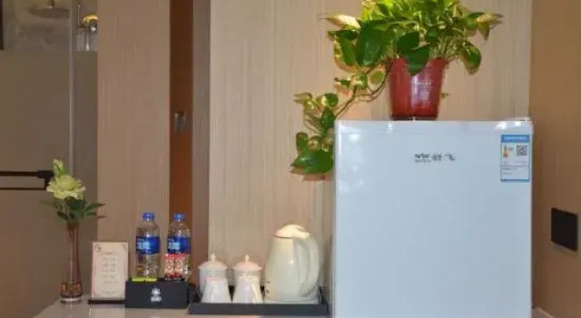 Weishi Jinxiu Hotel, Book Hotel Kaifeng Henan