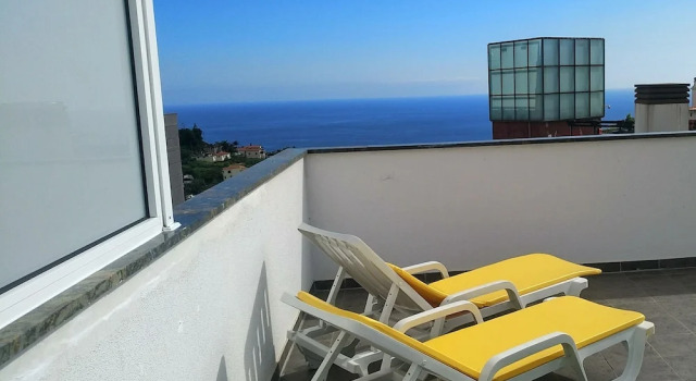 Funchal Apartment with Private Terrace, Rezerwuj Apartament Hotele w Funchal z parkingiem, Parking