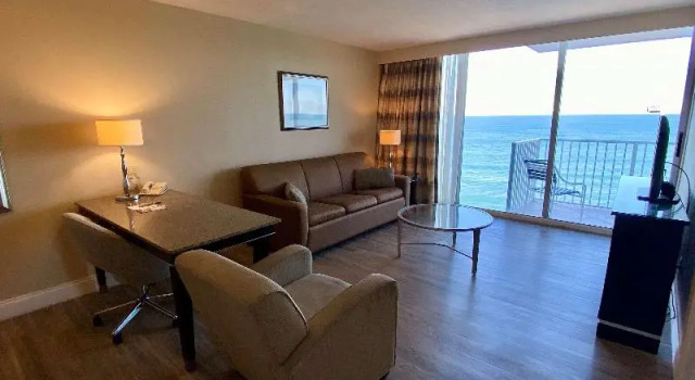 Двухместный номер Standard с балконом и oceanfront Radisson Suite Hotel Oceanfront