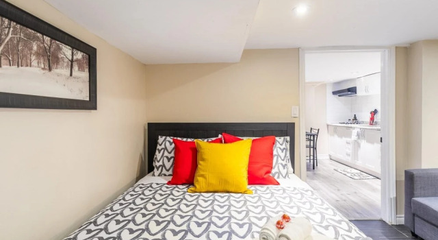 Newly Renovated 1Br Apt W Queen Bed And Netflix, Varaa Hotelli Toronto 