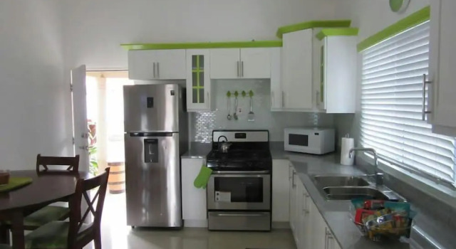 Вилла Comfort Caymanas Adrian's Vacation House