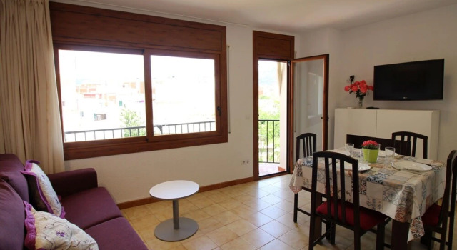 Cozy apartment on the sandy Nova beach in Roses, Spain