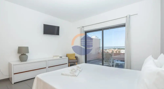 10 in Portim o With 1 Bedrooms and 1 Bathrooms