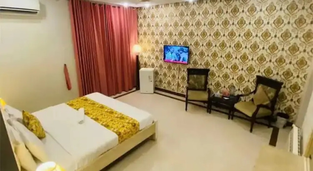 Номер Standard Guest House Near Movenpick hotel Centururs and Centurus Mall islamabad