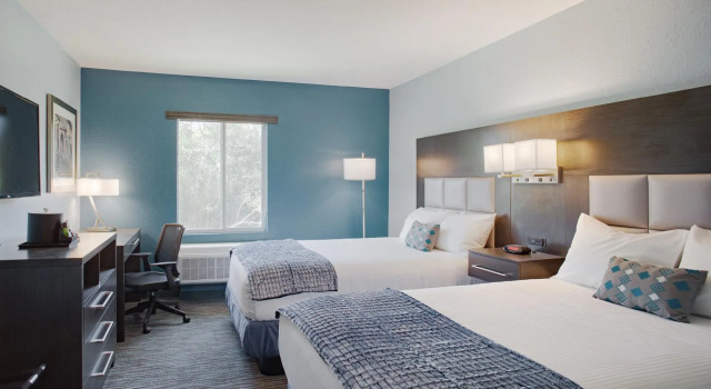 Четырёхместный номер Standard Iris Garden Inn