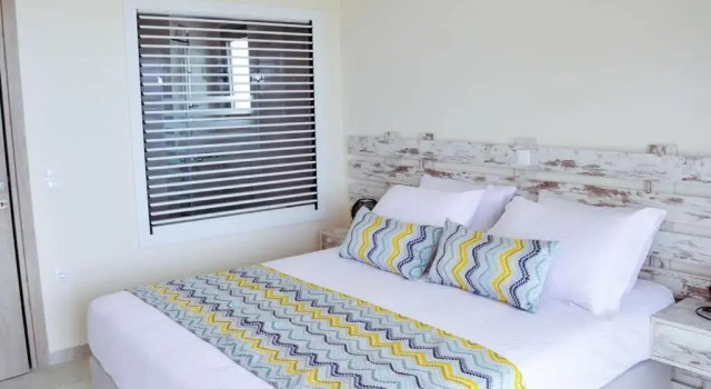 Коттедж с 2 комнатами Michaela Beach House, Walk to Beach Shops & Dining, By ThinkVilla
