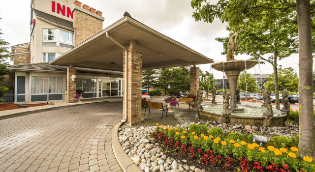 Двухместный номер Standard Monte Carlo Inn Markham