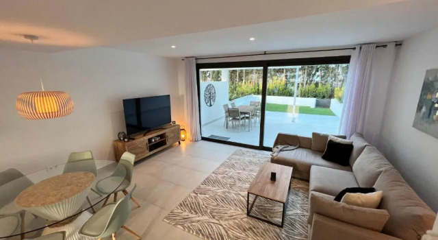 Коттедж New 3 bed townhouse Estepona beachside