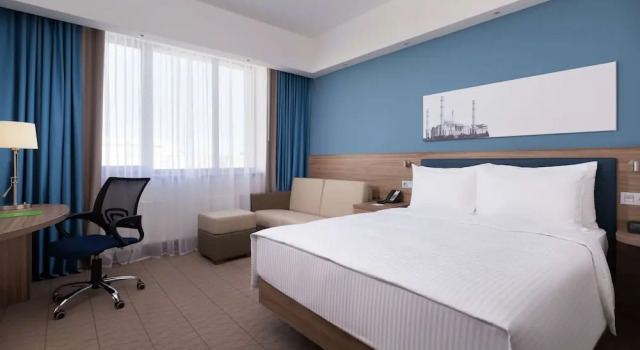 Двухместный семейный номер Hampton By Hilton Astana Triumphal Arch