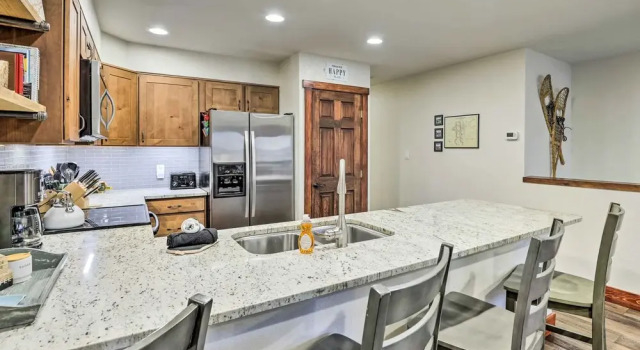 Апартаменты Walk to Lake Dillon: Condo w/ Views in Frisco