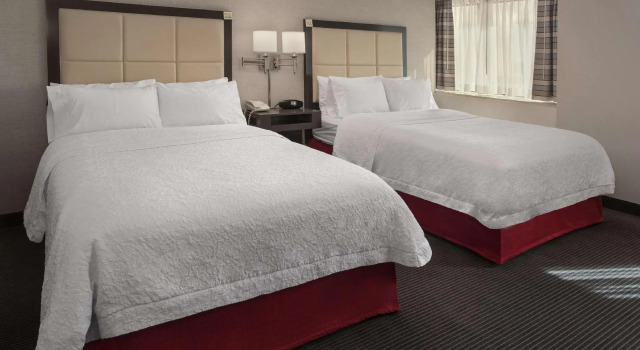 Четырёхместный номер Standard Hampton Inn & Suites Milwaukee Downtown