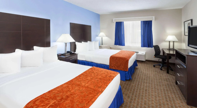 Четырёхместный номер Standard Comfort Inn & Suites Mundelein-Vernon Hills