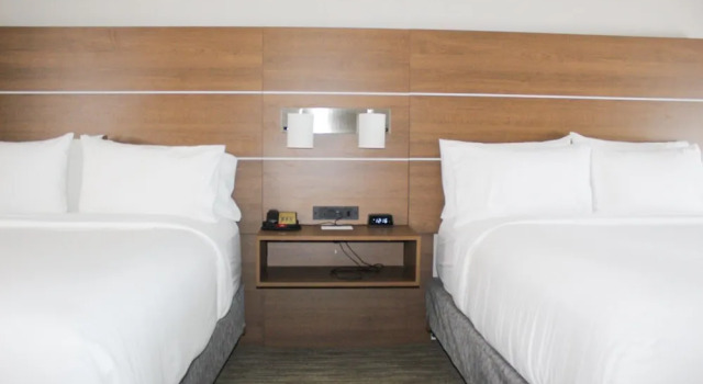 Четырёхместный номер Standard Holiday Inn Express & Suites Martinsville by IHG
