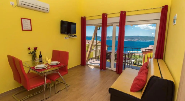 Апартаменты с видом на море Apartments Maslina