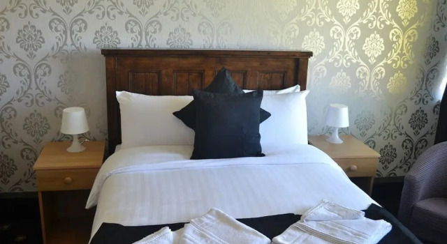 Five JS Accommodation, Забронировать Отель Отели Англии с завтраком, Завтраки