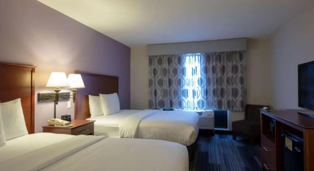 Четырёхместный номер Deluxe La Quinta Inn & Suites by Wyndham Springfield Airport Rte 66