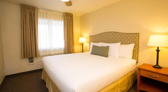 Люкс c 1 комнатой с видом на океан Pelican Shores Inn