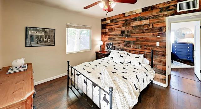 E Indianola - 4 Br Home