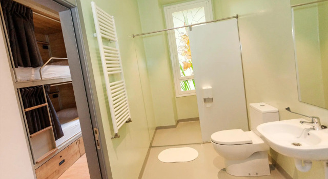 Кровать в общем номере (женский номер) A Room In The City Hostel