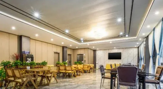 Dujiangyan Anyin Chuntang Hotel (High speed railway station in Qingcheng Mountain Scenic Area)