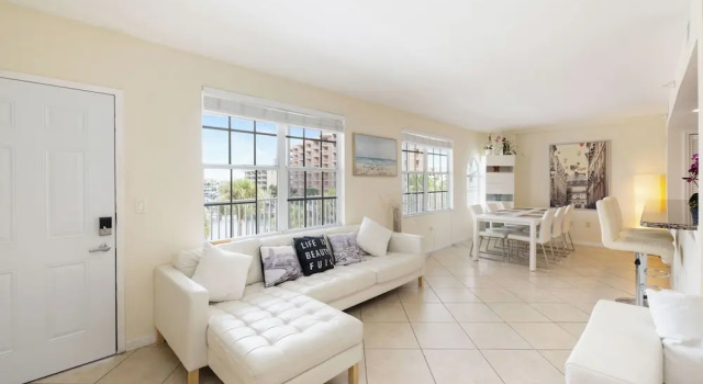 Семейные апартаменты Ocean Front Beach in Clearwater 2BB 2BA