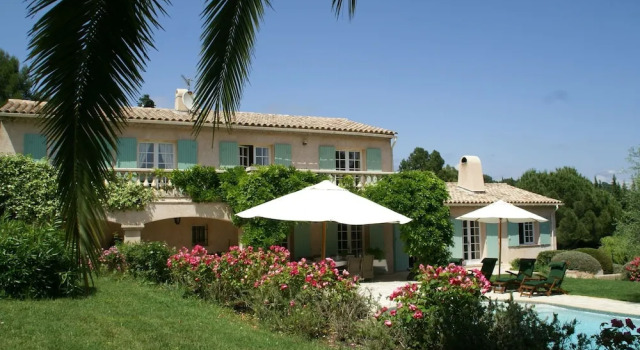 Stunning Villa With Heated Swimming Pool, air Conditioning and Large, Private, Enclosed Garden, Забронировать Вилла Виллы Вальбон, рядом с Out of Africa, Вилла