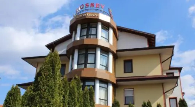 Villa Kiossev, Boek Villa Hotels in Alino met zwembad, Zwembad