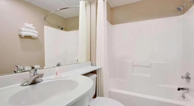 Двухместный номер Standard Microtel Inn & Suites by Wyndham Joplin