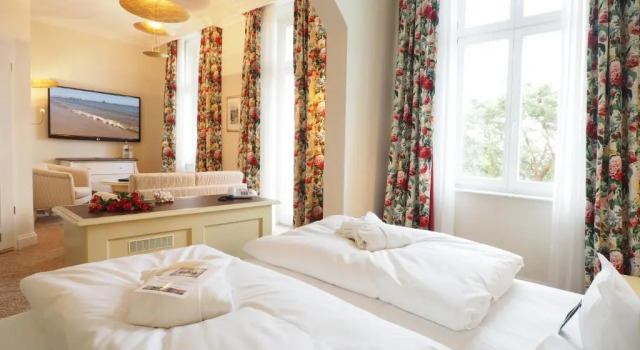 Номер Deluxe Strandhotel Heringsdorf mit Soleaußenpool 30 Grad
