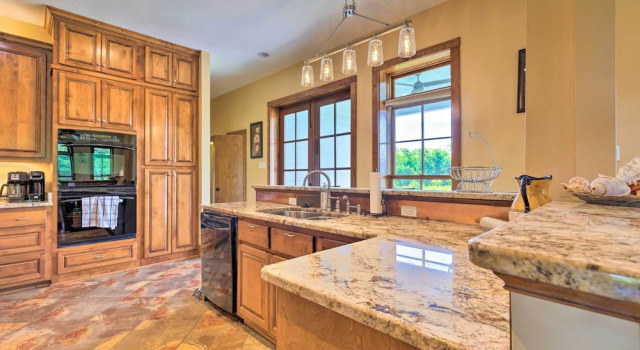 Коттедж Bright Waveland Home - Walk to Beach Access!