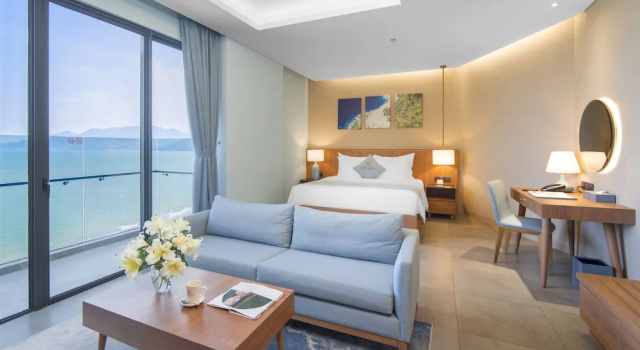 Двухместный номер Standard с балконом и с видом на океан Fleur de Lys Hotel Quy Nhon