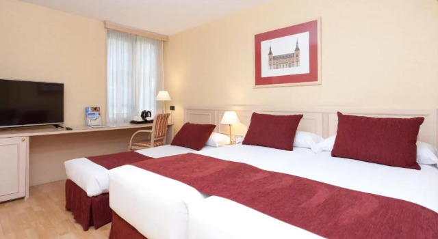 Трёхместный номер Standard BYPILLOW Castellana