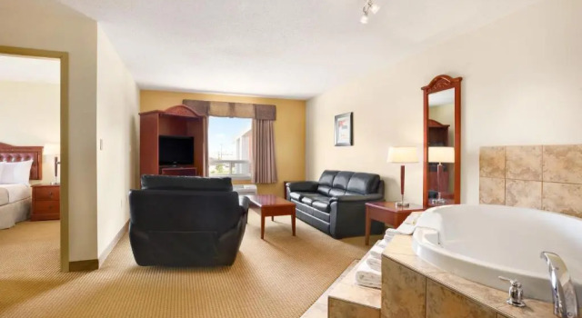 Люкс Deluxe Days Inn by Wyndham Bonnyville