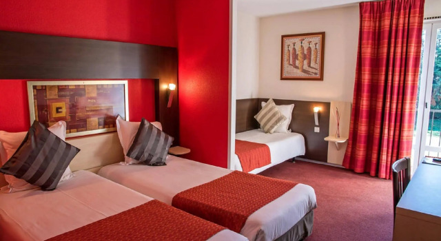 Logis Hôtel La Siesta, Rezerwuj Hotel Hotele w Annonay z parkingiem, Parking