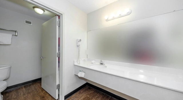 Четырёхместный люкс Red Roof Inn & Suites Savannah Airport