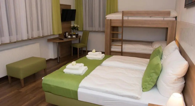 Семейный номер Standard B&B Outlet Hotel