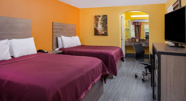 Четырёхместный номер Standard Americas Best Value Inn West Columbia