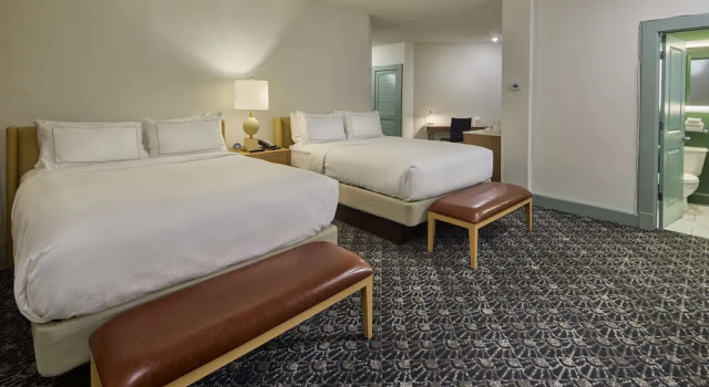 Четырёхместный номер Superior с балконом The Partridge Inn Augusta, Curio Collection by Hilton