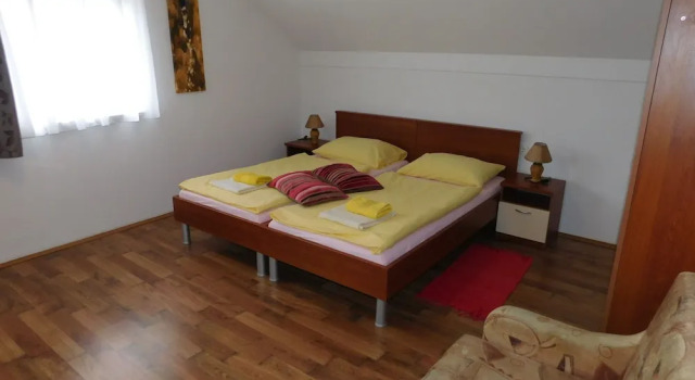 Трёхместный номер Standard с балконом и с видом на сад Guesthouse Sara