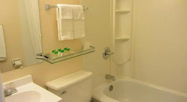 Четырёхместный номер Standard The Maplewood Motel