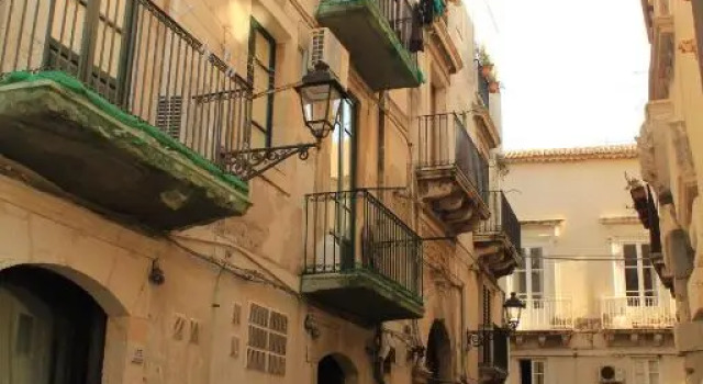 Faustos House, Book Apartment Hotels in Sicily with Parking, Parking
