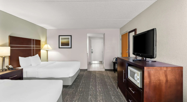 Четырёхместный номер Best Western Luxbury Inn Fort Wayne