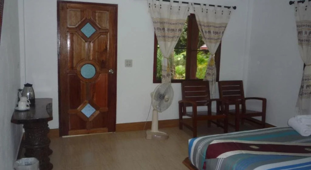 Khao Sok Holiday Resort, Забронировать Курортный отель Отели Южного Таиланда с парковкой, Парковка