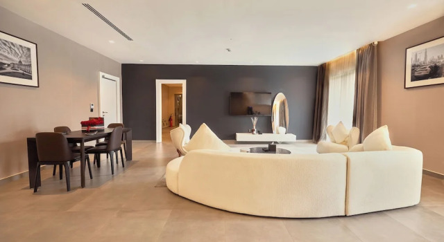 Louis Louvre Hotel, Book Hotel 3-stjernede hoteller i Asaba, 3*
