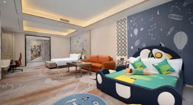 Семейный люкс East Jun Yue Hotel