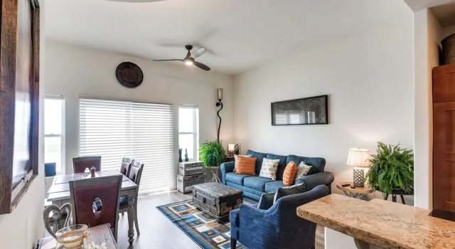 Pool Access, Walk to Beach: Galveston Condo!, Забронировать Апартаменты/квартира Апартаменты Галвестон, рядом с Гольф-клуб Magic Carpet, Апартаменты/квартира