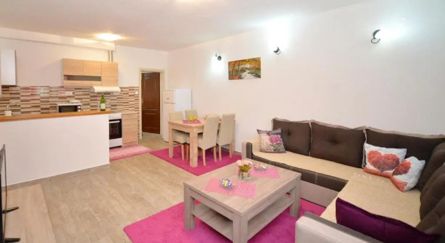 Apartment Gara, Book Lejlighed Hoteller i Kotor Riviera med parkering, Parkering