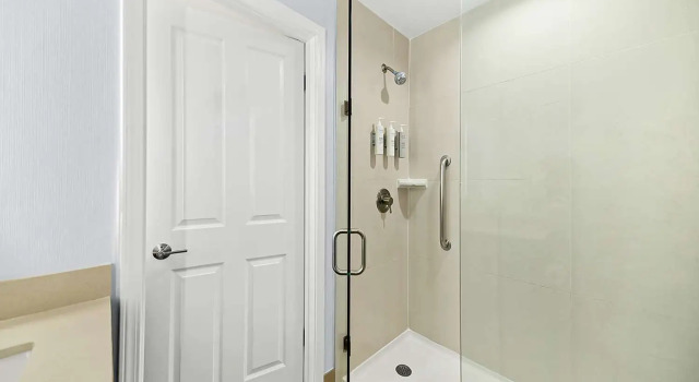 Номер Standard с балконом Hampton Inn Morgan Hill